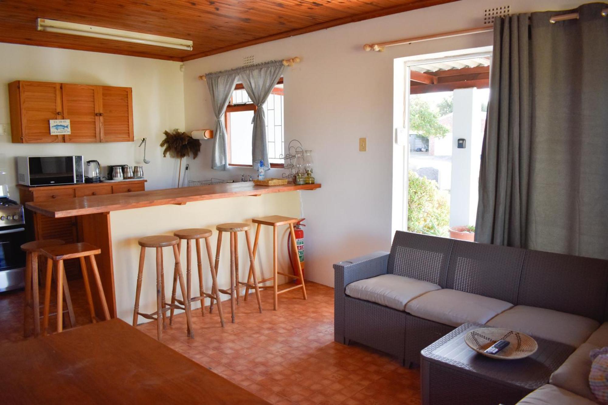 Pikkewyntjie By Holiday home *