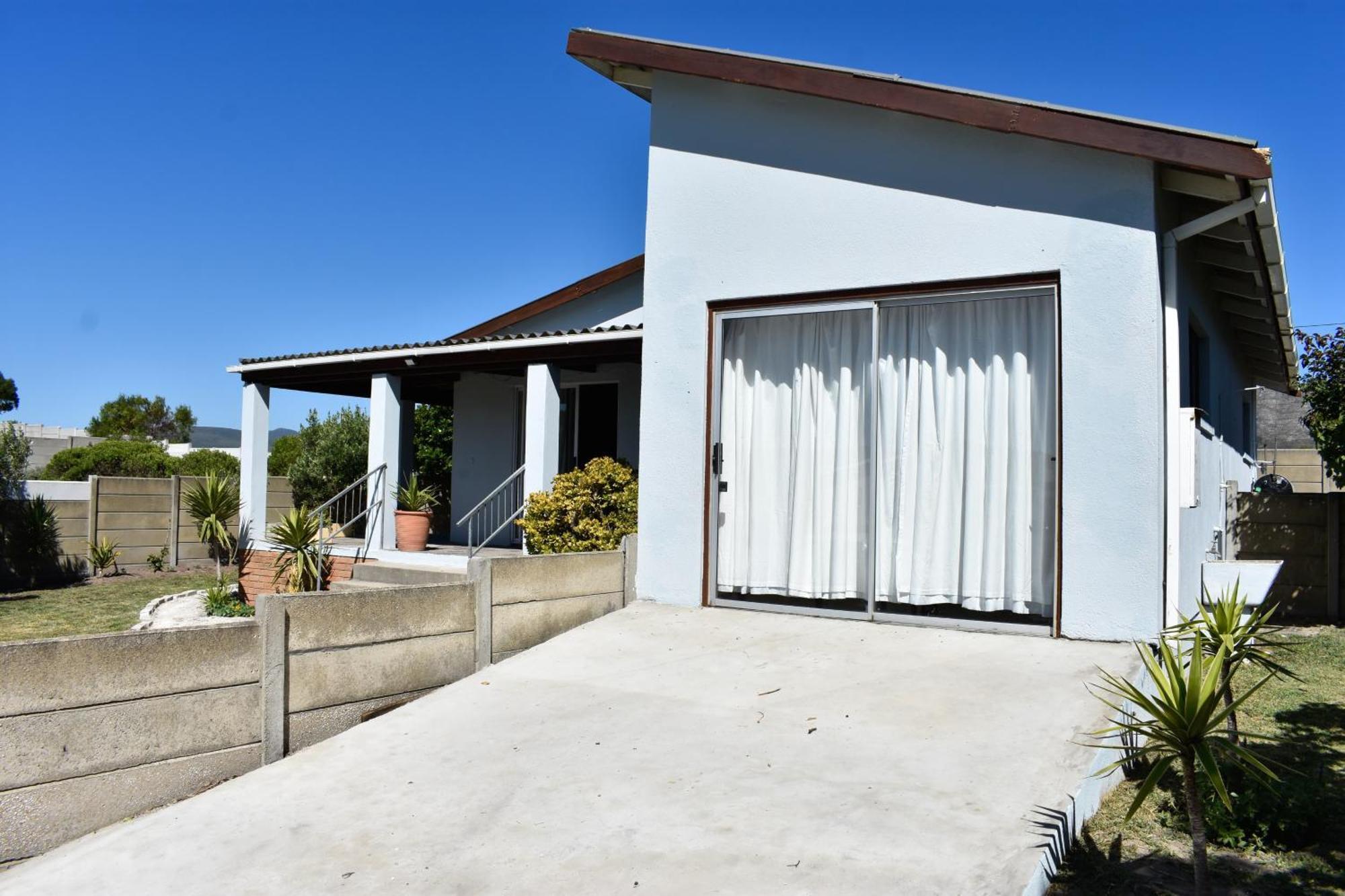 Holiday home Pikkewyntjie By