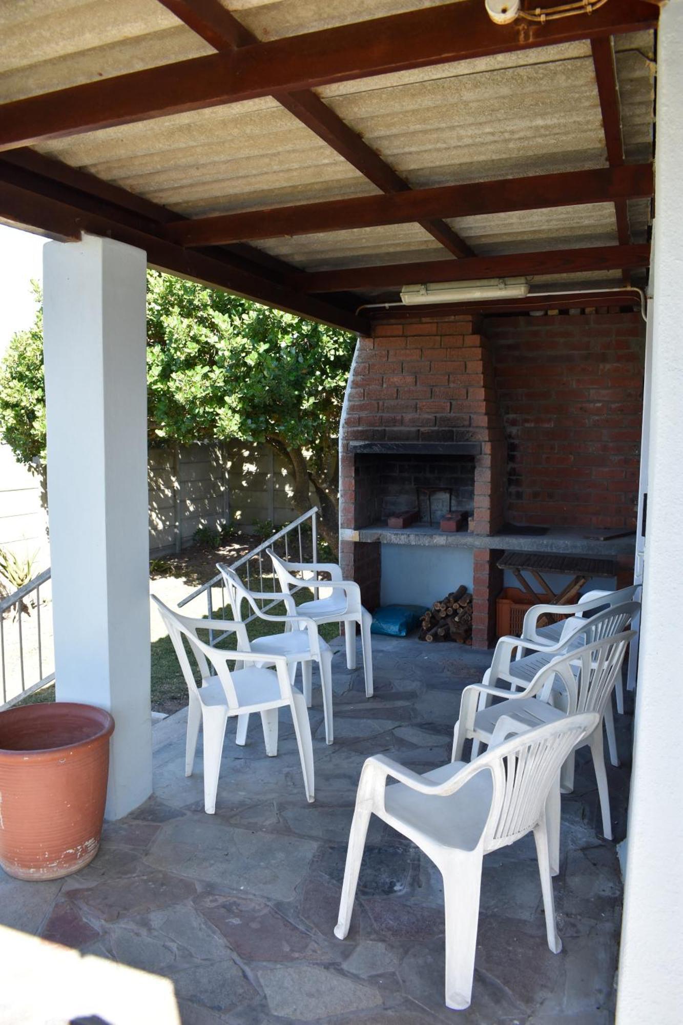 Pikkewyntjie By Holiday home *